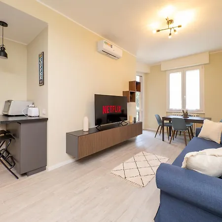 شقة Modern 2br With Private Balcony, Steps To Metro