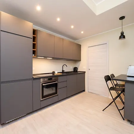 Modern 2br With Private Balcony, Steps To Metro ميلان