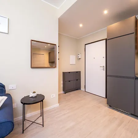 Modern 2br With Private Balcony, Steps To Metro شقة ميلان