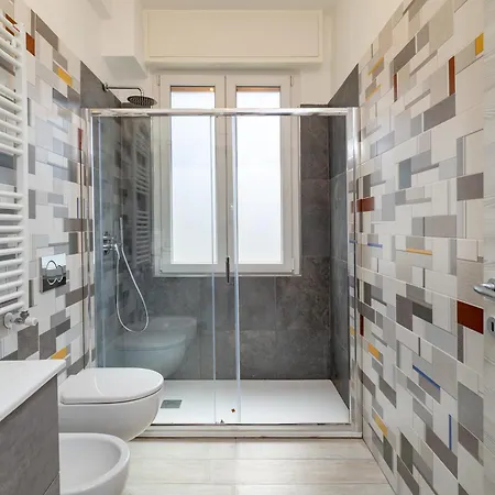 شقة Modern 2br With Private Balcony, Steps To Metro ميلان