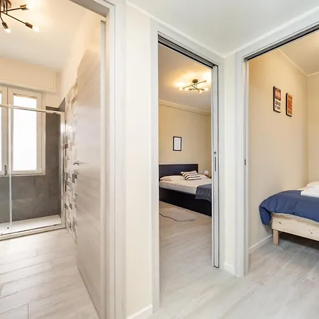 Modern 2br With Private Balcony, Steps To Metro 公寓 *