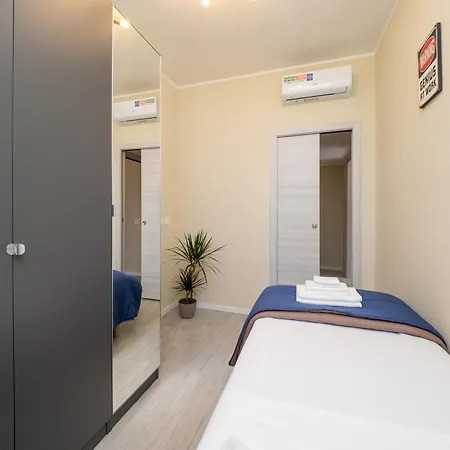 Modern 2br With Private Balcony, Steps To Metro 公寓