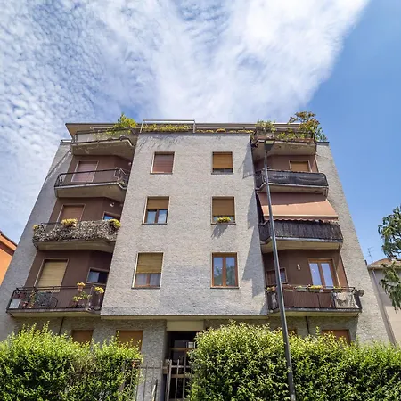 Modern 2br With Private Balcony, Steps To Metro Appartamento Milano
