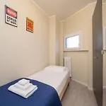Appartement Modern 2br With Private Balcony, Steps To Metro