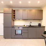 Appartement Modern 2br With Private Balcony, Steps To Metro *