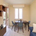 Modern 2br With Private Balcony, Steps To Metro Appartement Milan