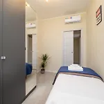 Modern 2br With Private Balcony, Steps To Metro Appartement