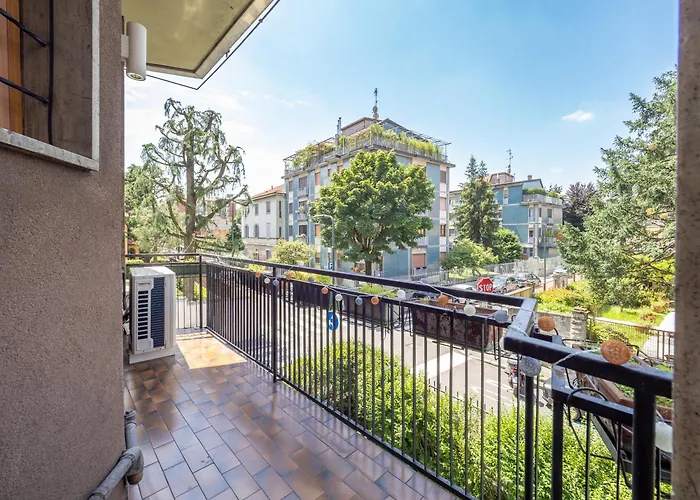Modern 2br With Private Balcony, Steps To Metro * Milán